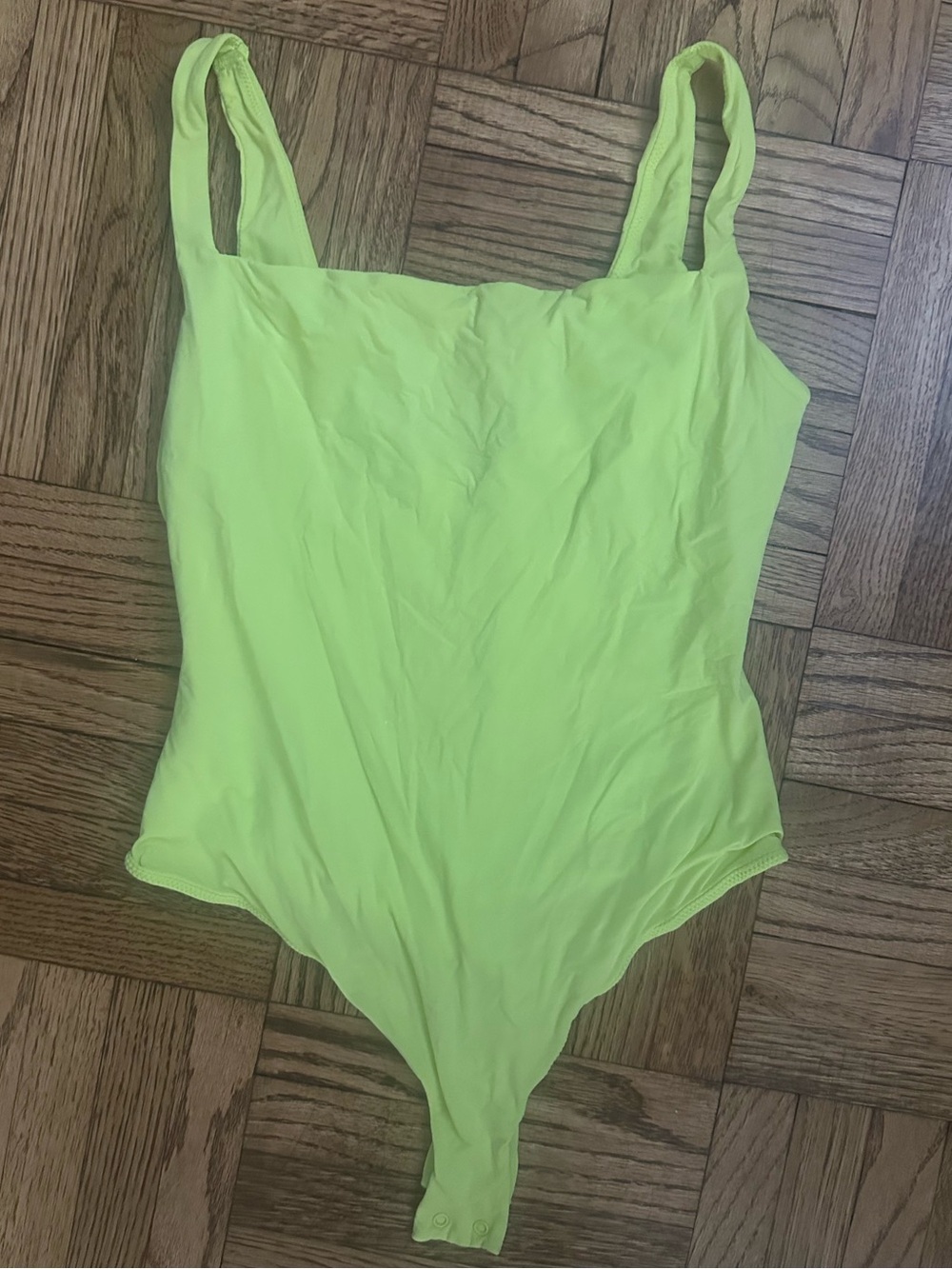 SKIMS Essential Scoop Neck Bodysuit Neon Green Size M Medium